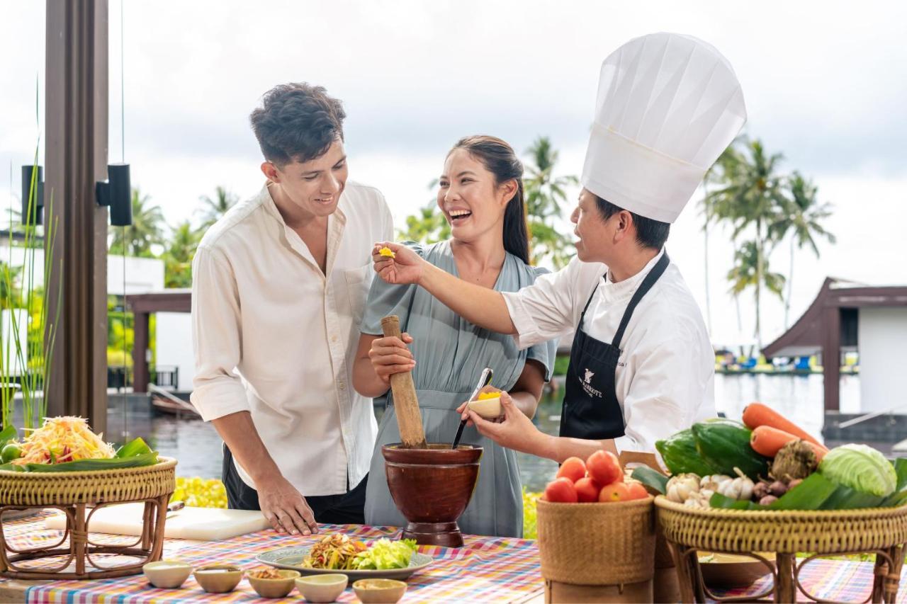 Jw Marriott Khao Lak Resort And Spa Εξωτερικό φωτογραφία Thai cooking class