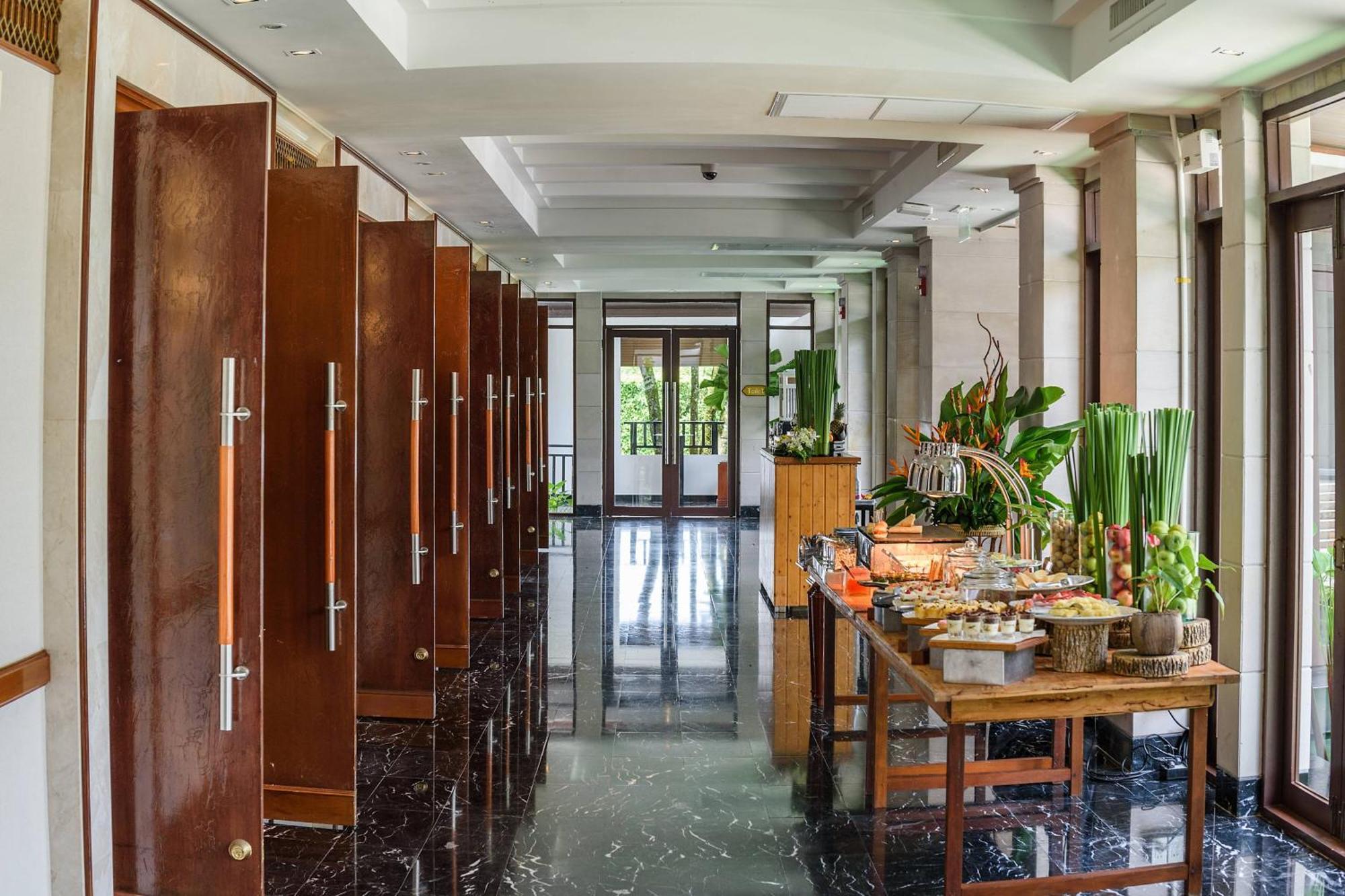 Jw Marriott Khao Lak Resort And Spa Εξωτερικό φωτογραφία The lobby of the hotel